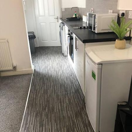 Ferienwohnung Simple And Sweet, Flat On Lewis Street - 1 Br Stoke-on-Trent Exterior foto